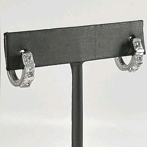 ROSS SIMONS STERLING SILVER EARRINGS CZ Leverback 3.8 G channel set